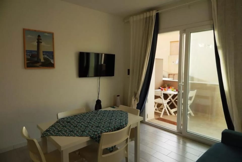 Apartment, 1 Bedroom, Balcony | Dining