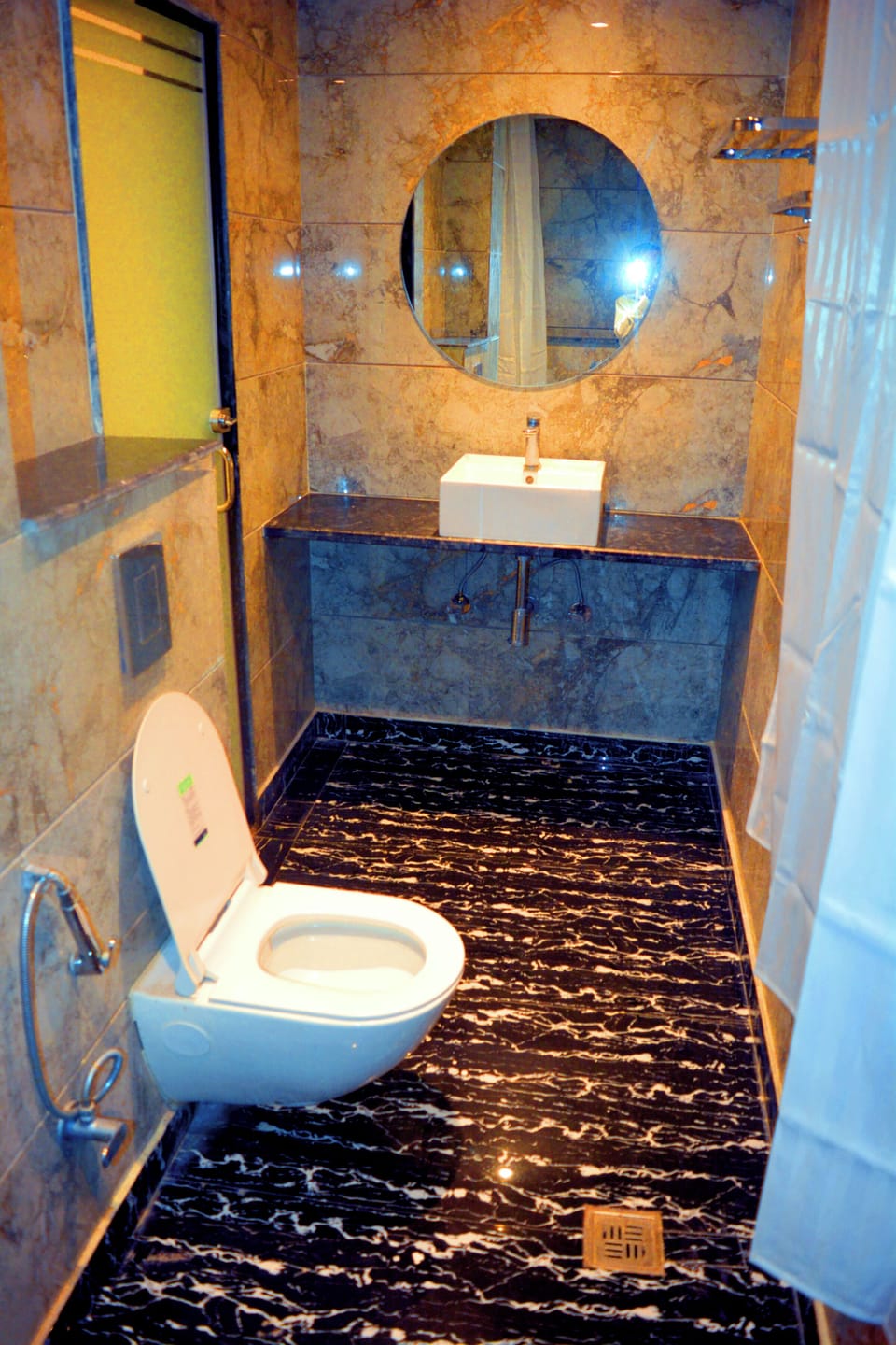 Towels, soap, shampoo, toilet paper