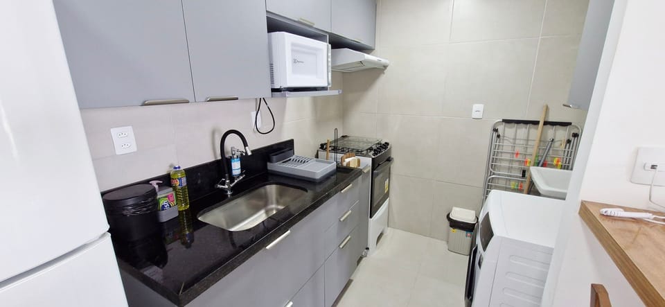 Basic Apartment | Private kitchen | Fridge, microwave, oven, coffee/tea maker