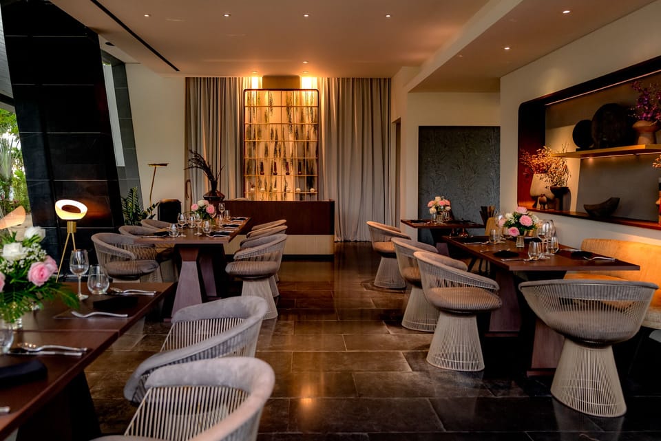 3 restaurants, breakfast, lunch, dinner served; Thai cuisine