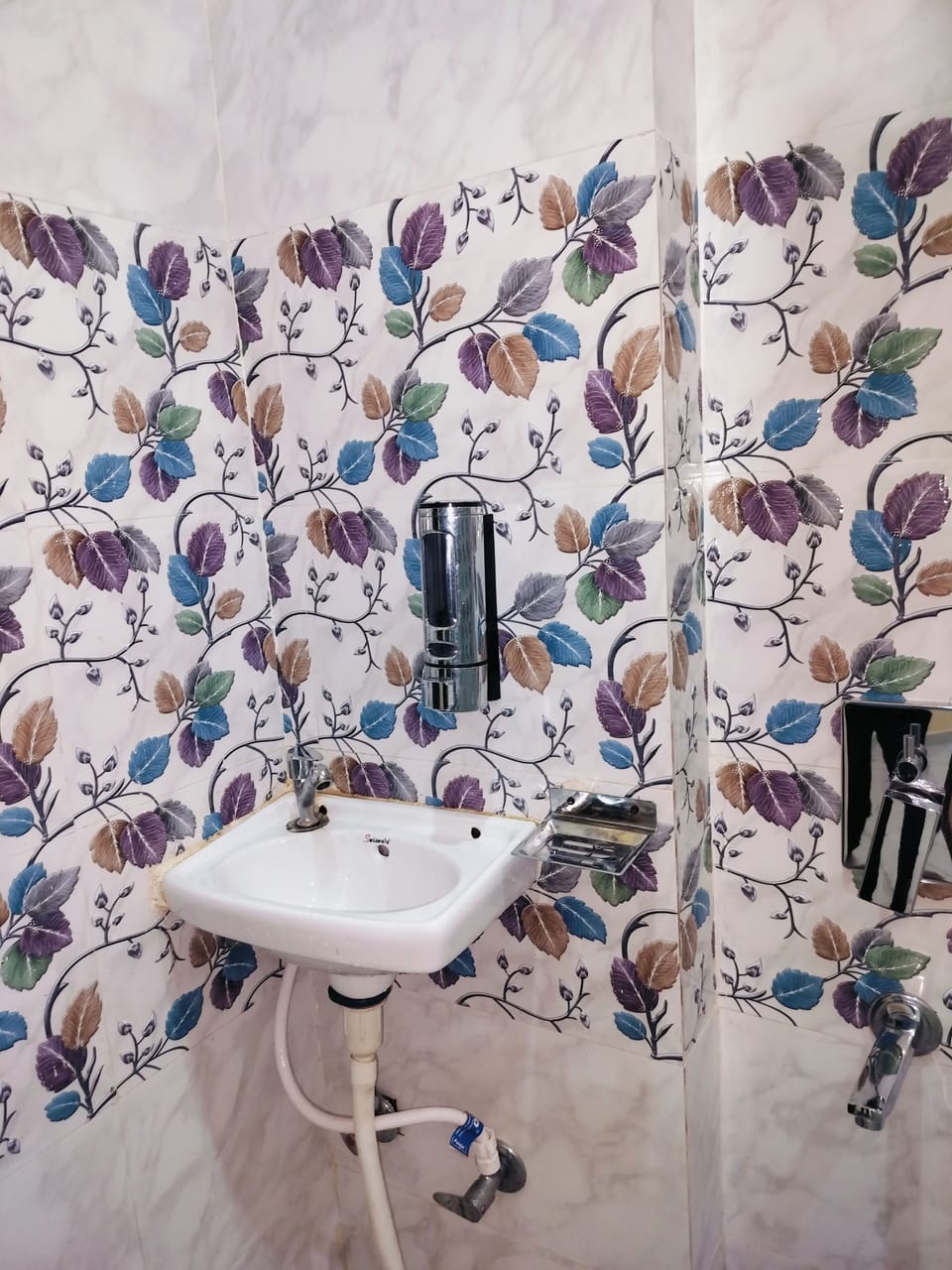 Deluxe Double Room | Bathroom | Shower, slippers, towels