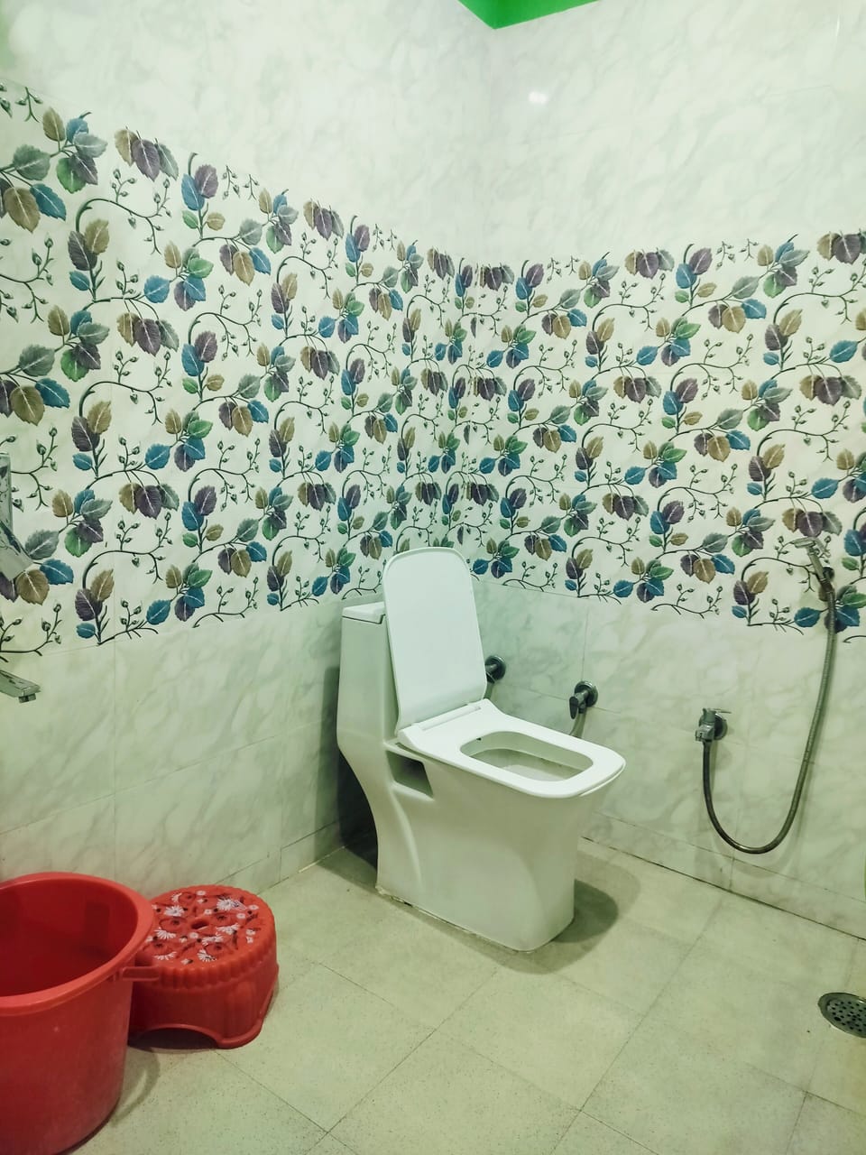 Deluxe Double Room | Bathroom | Shower, slippers, towels