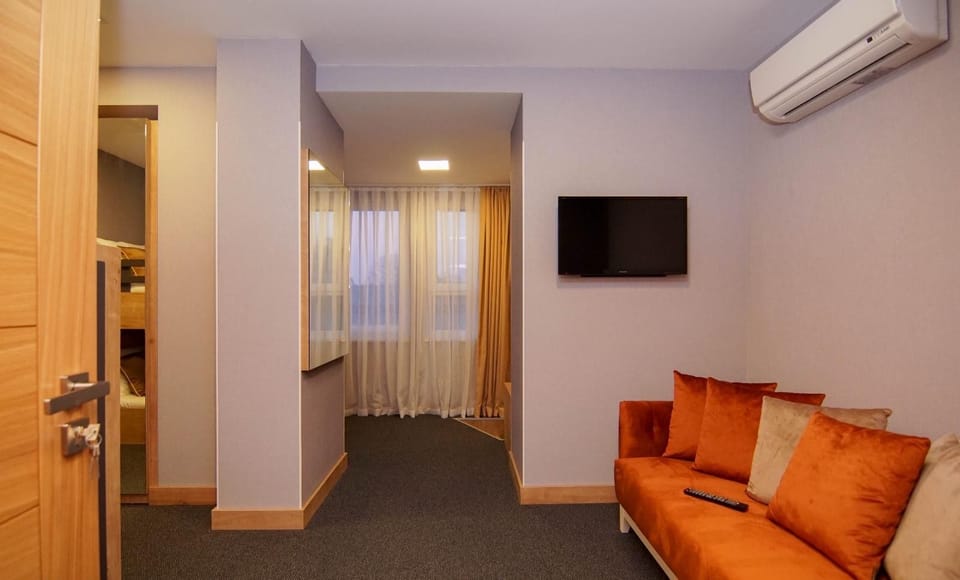 Comfort Suite, Ensuite | Desk, laptop workspace, WiFi (free)