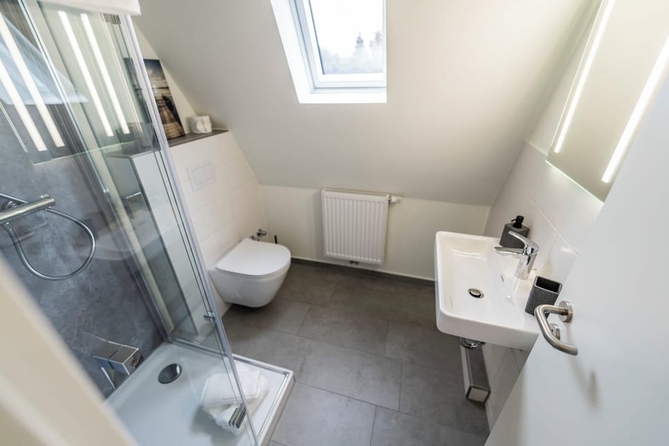 Double Room, 1 Bedroom, Non Smoking, Courtyard View | Bathroom
