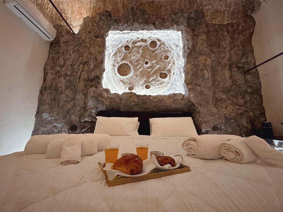 Deluxe Suite | In-room safe, free WiFi