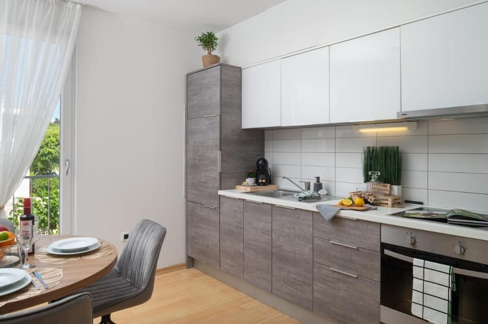Apartment, 1 Bedroom, Smoking, Balcony | Interior