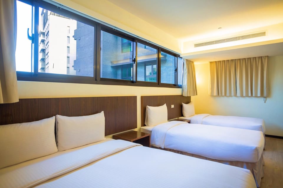 Family Quadruple Room | In-room safe, desk, WiFi (free), bed sheets