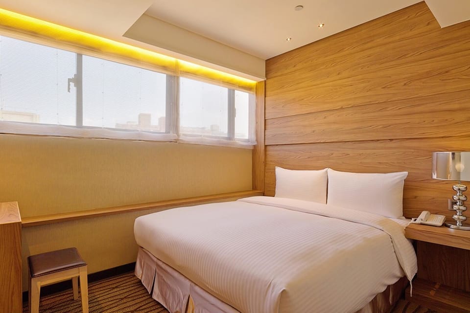 Standard Double Room | In-room safe, desk, WiFi (free), bed sheets