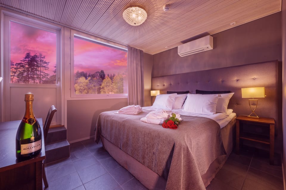 Suite | Premium bedding, pillowtop beds, iron/ironing board, cribs/infant beds