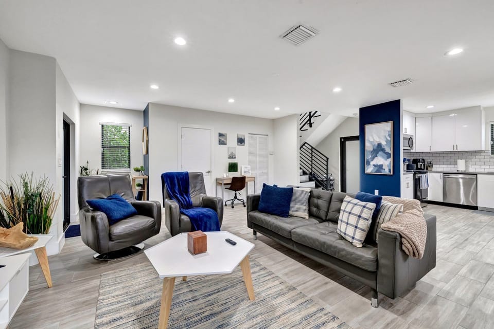 Family Townhome, 3 Bedrooms, Non Smoking | Living area | TV