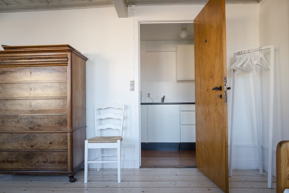 Exclusive Apartment, 1 Bedroom | Private kitchen | Griddle, cookware/dishes/utensils