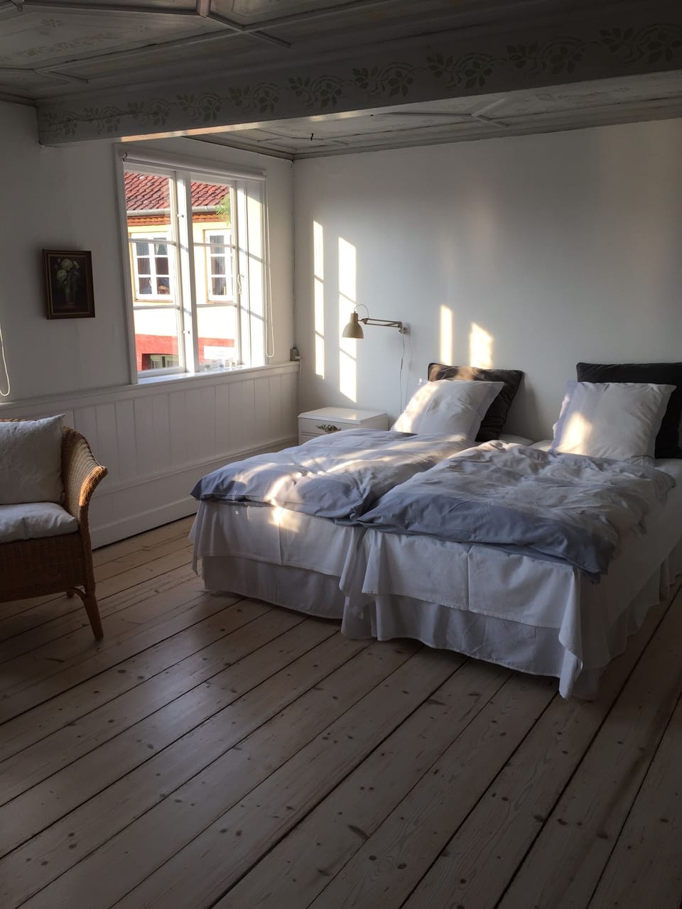Exclusive Apartment, 1 Bedroom | Iron/ironing board, free WiFi, bed sheets
