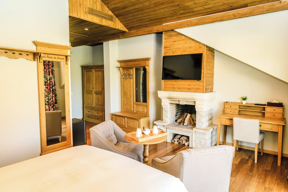 Deluxe Room | In-room safe, blackout drapes, soundproofing, WiFi (free)