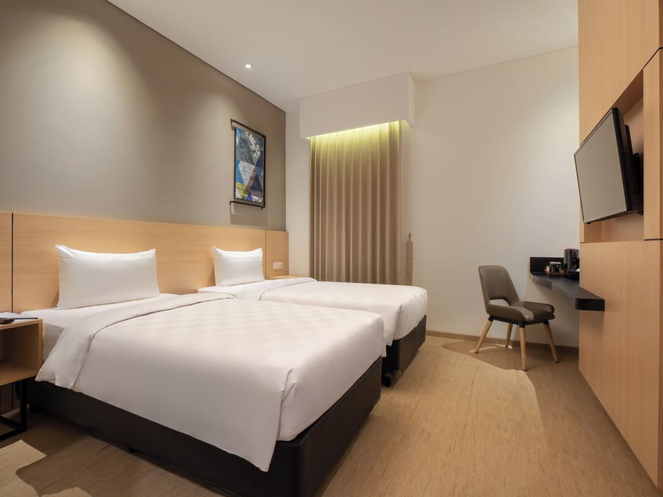 Superior Twin Room | Desk, laptop workspace