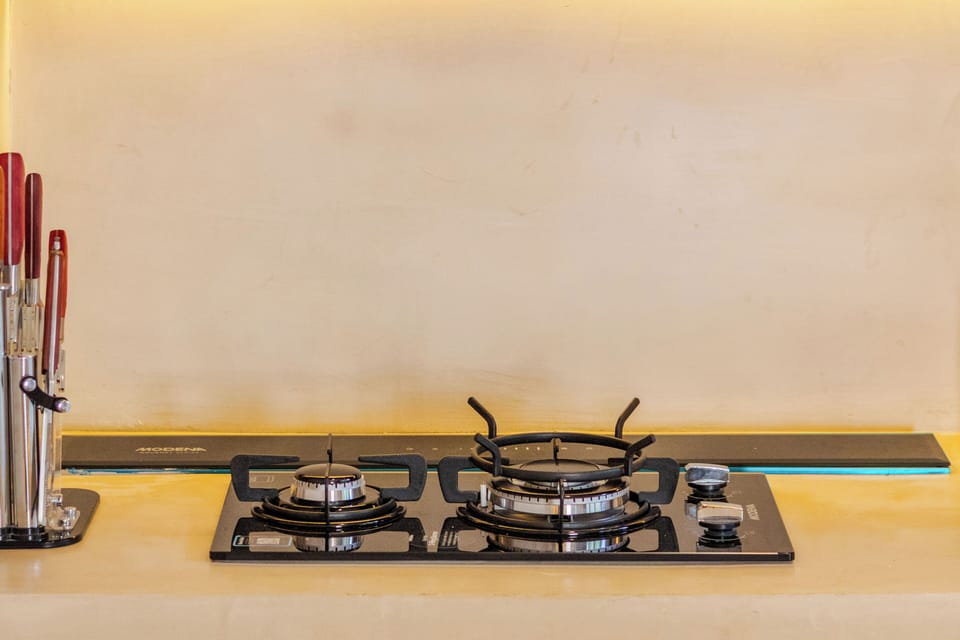 Deluxe Villa, Kitchenette | Private kitchenette | Microwave, stovetop, cookware/dishes/utensils