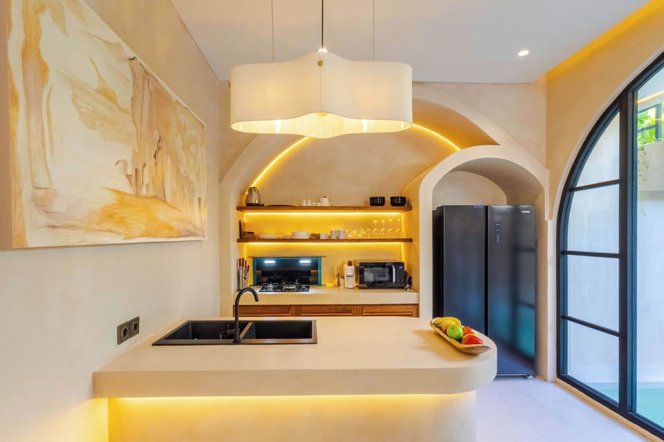 Full-size fridge, microwave, stovetop, cookware/dishes/utensils