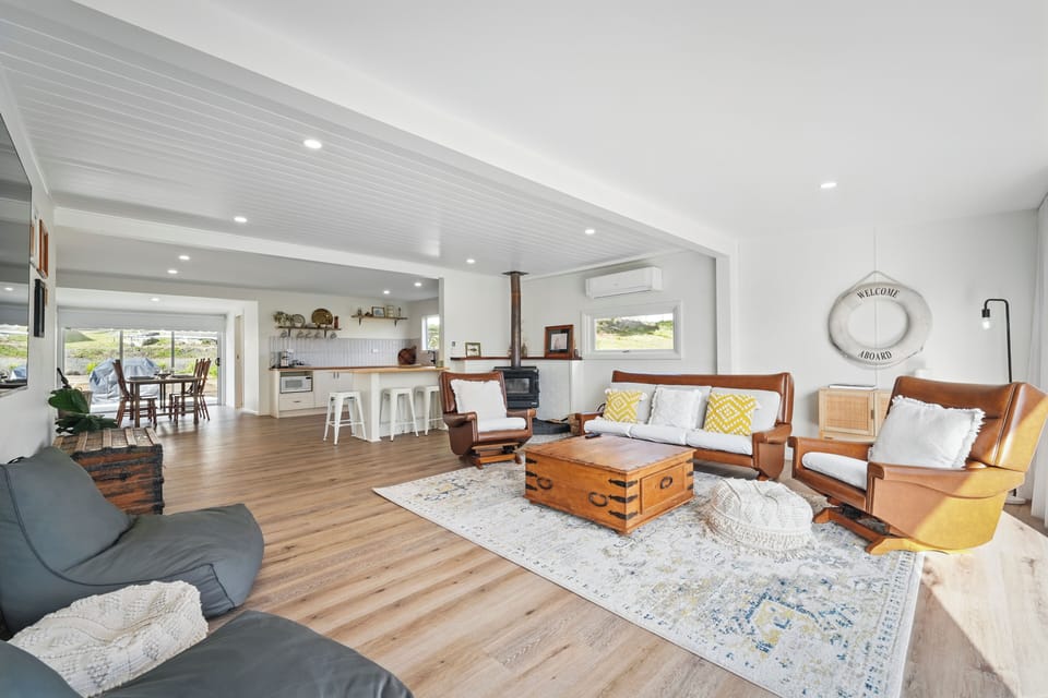 Deluxe House, Bay View | Living area