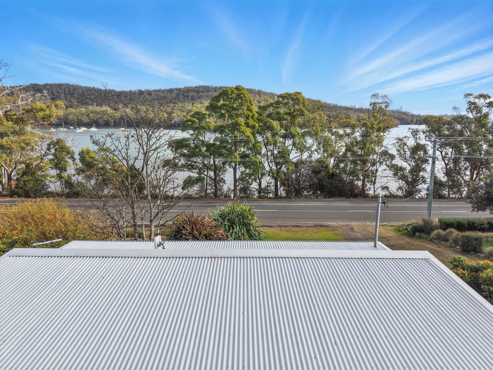 Deluxe House, Bay View | Water view