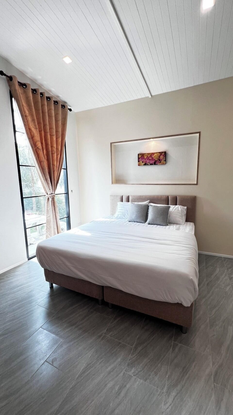Family Room | Soundproofing, free WiFi, bed sheets