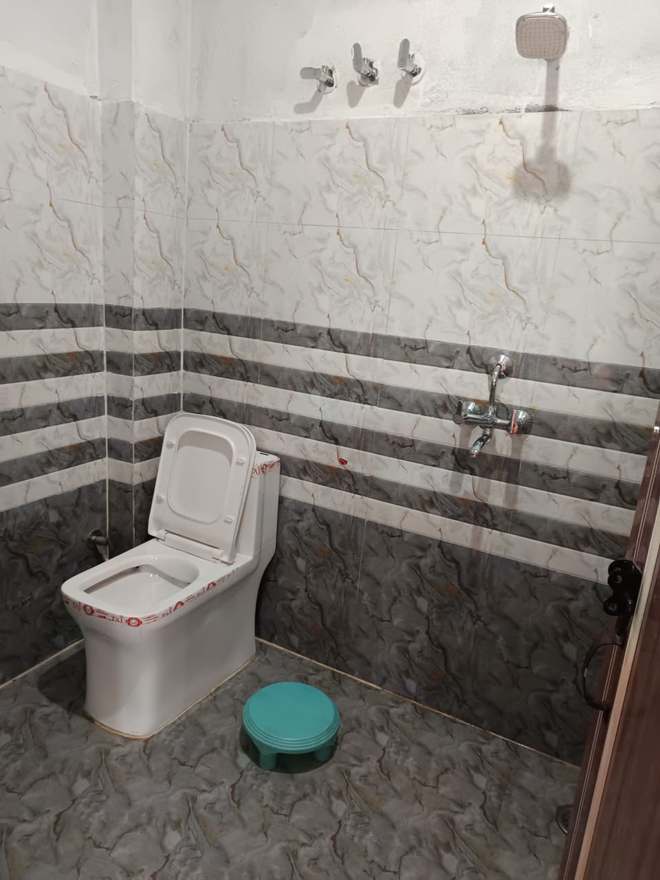 Shower, towels, soap