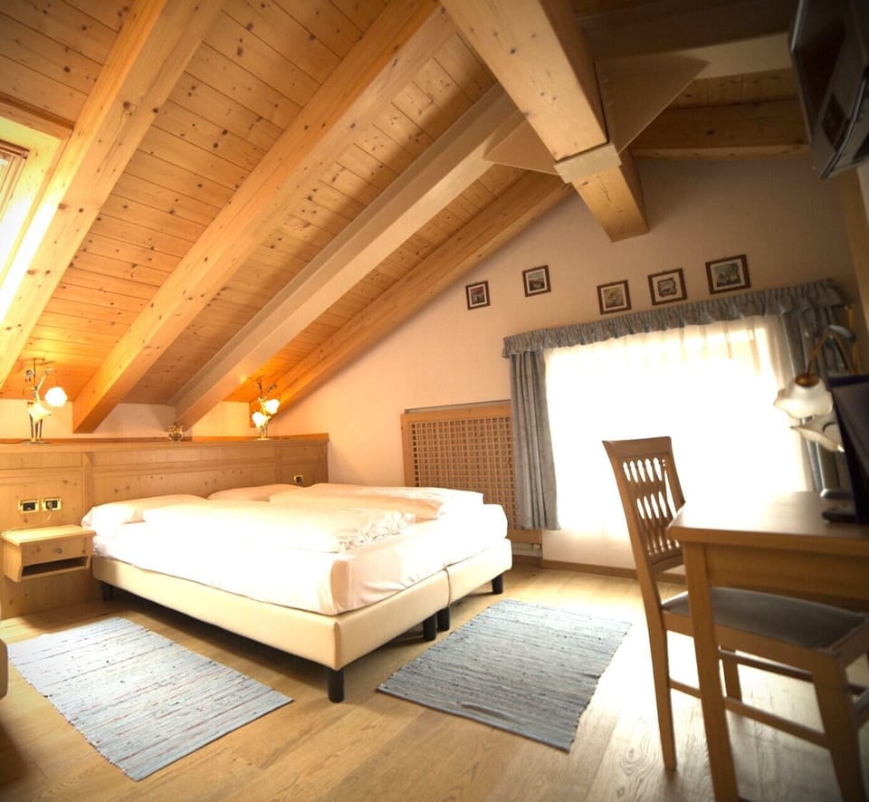Double or Twin Room | Free WiFi