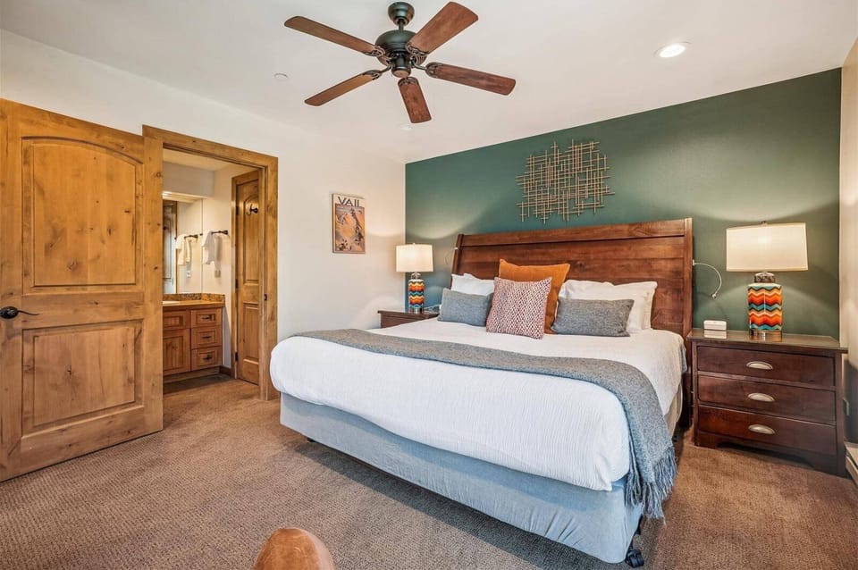 Ski-in/ski-out 2 Bedroom Condo at The Village at Breckenridge Apartment in Breckenridge