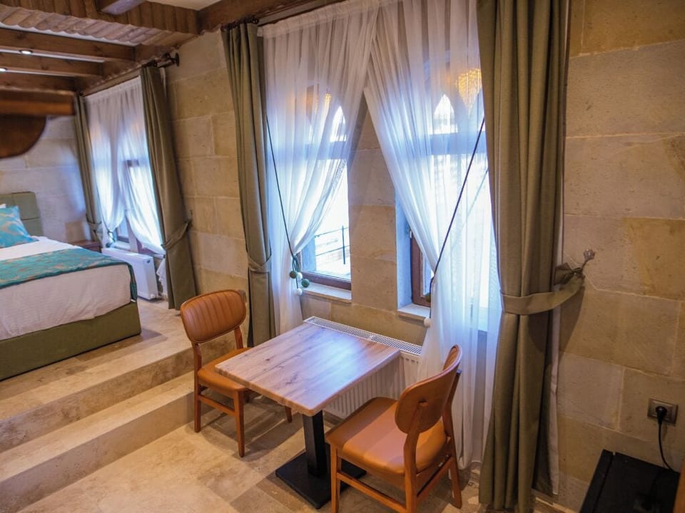 Deluxe Room, City View | Egyptian cotton sheets, premium bedding, free minibar items