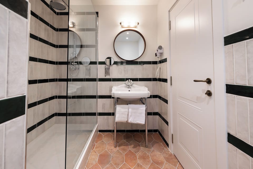 Shower, free toiletries, hair dryer, towels