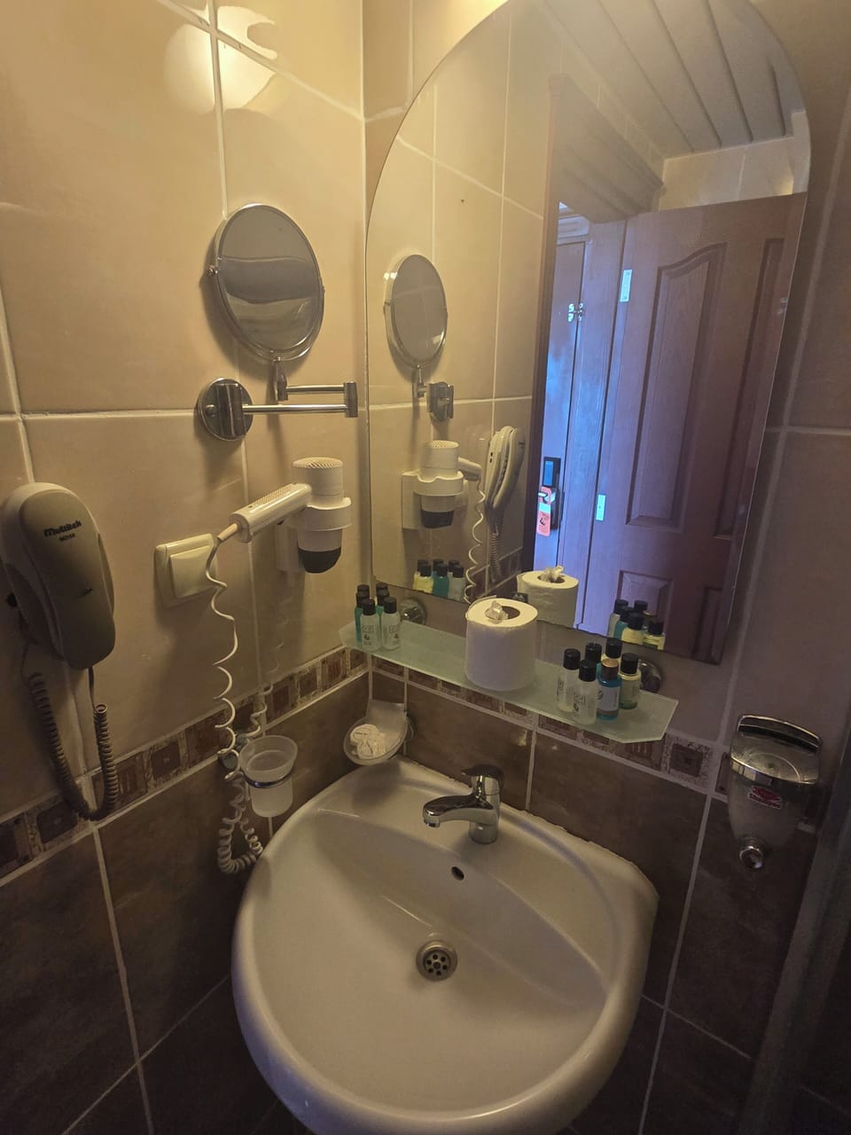 Standard Double or Twin Room | Bathroom | Shower, free toiletries, hair dryer, slippers
