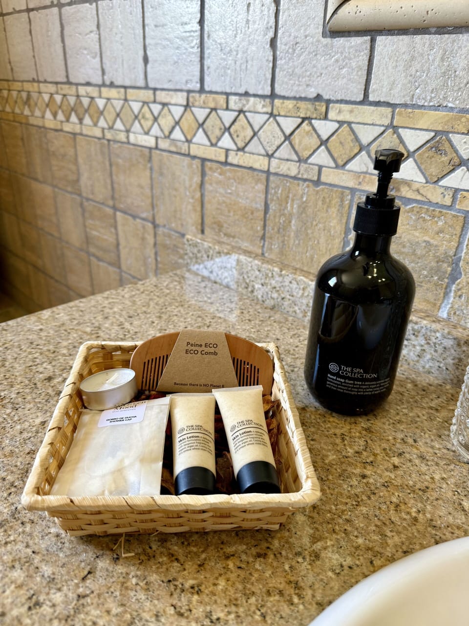 Comfort Double Room, Garden View | Bathroom | Towels, soap, shampoo, toilet paper