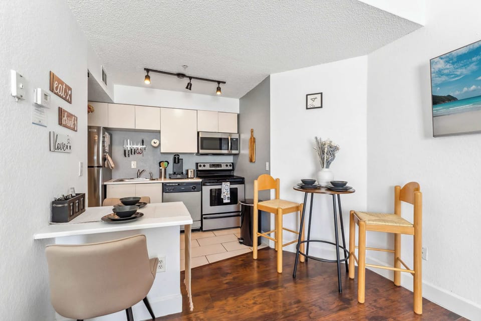 Condo, 1 Queen Bed with Sofa bed, Kitchen, Garden View (Adventure's at Villa Del Sol) | Private kitchen | Fridge, microwave, oven, stovetop