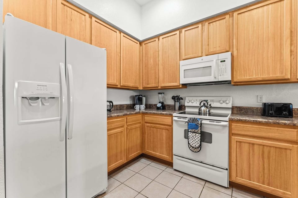Condo, Multiple Beds, Balcony, Garden View (Bella Notte At Caribe Cove) | Private kitchen | Fridge, microwave, oven, stovetop
