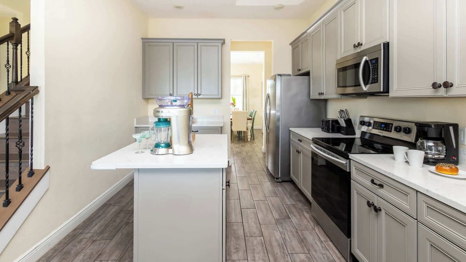 House, Multiple Beds, Pool Access, Pool View (Formosa Mimosa) | Private kitchen | Fridge, microwave, oven, stovetop