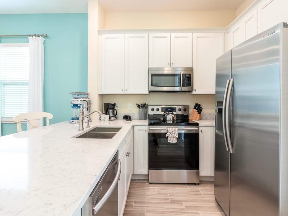 House, Multiple Beds, Patio, Garden View (Parrotfish Place) | Private kitchen | Fridge, microwave, oven, stovetop