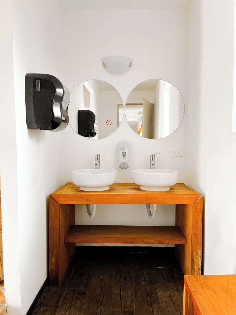 Minibar, WiFi (free)