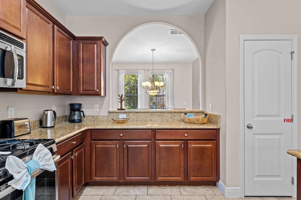 House, Multiple Beds, Pool Access, Pool View (The Magic Hideaway at Solterra) | Private kitchen | Fridge, microwave, oven, stovetop