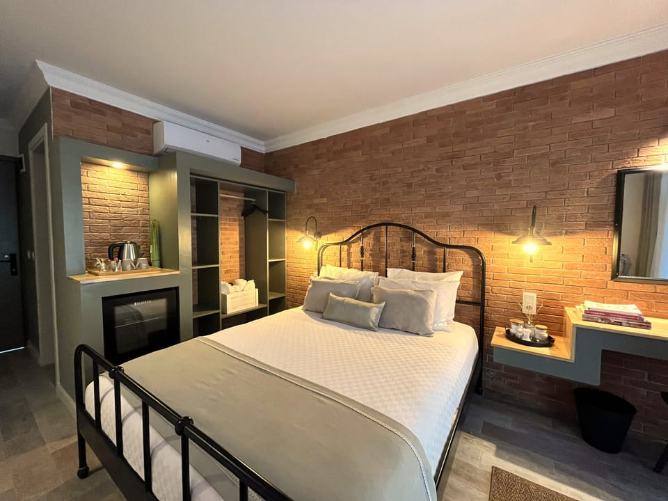Deluxe Double Room, 1 Bedroom, Terrace | Premium bedding, minibar (free items), laptop workspace, WiFi (free)