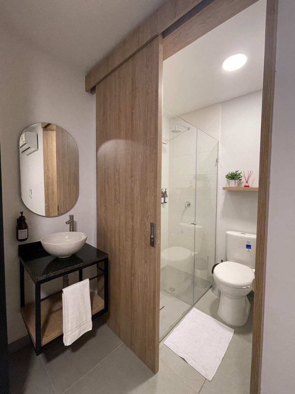 Standard Double Room, 1 Double Bed | Bathroom | Shower, towels, soap, shampoo