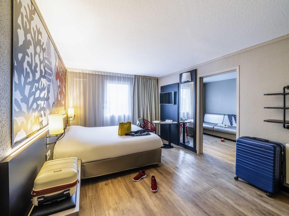 Family Suite, 1 Double Bed with Sofa bed | Desk, soundproofing, free WiFi, bed sheets