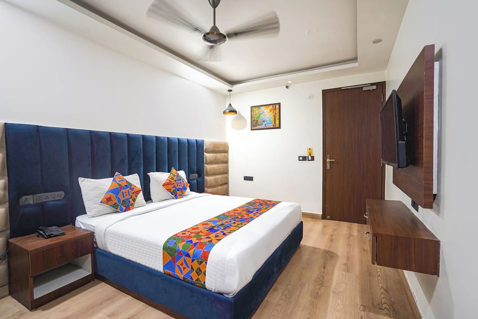 Egyptian cotton sheets, premium bedding, in-room safe, WiFi (free)