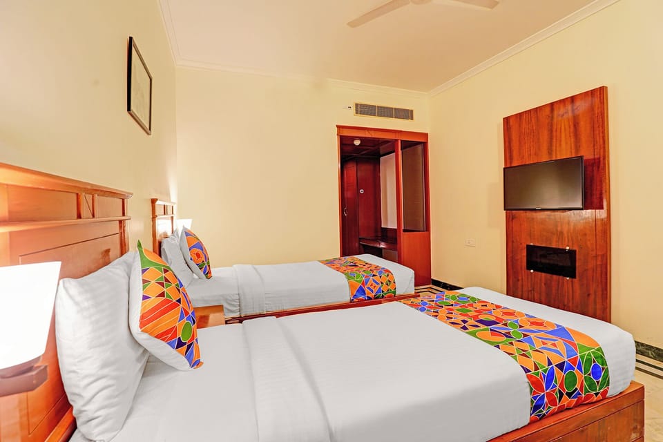 Egyptian cotton sheets, premium bedding, in-room safe, free WiFi