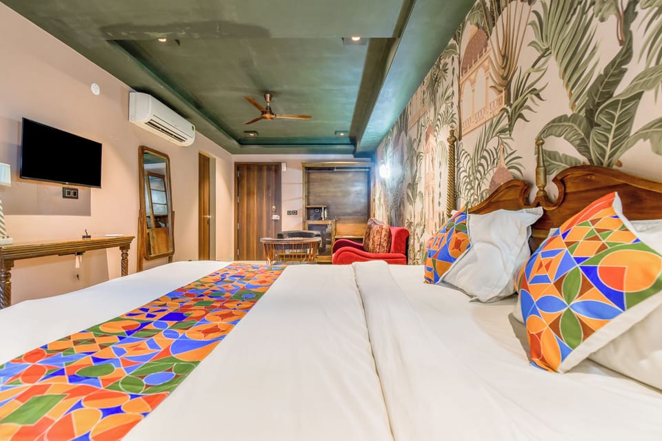 Egyptian cotton sheets, premium bedding, in-room safe, free WiFi