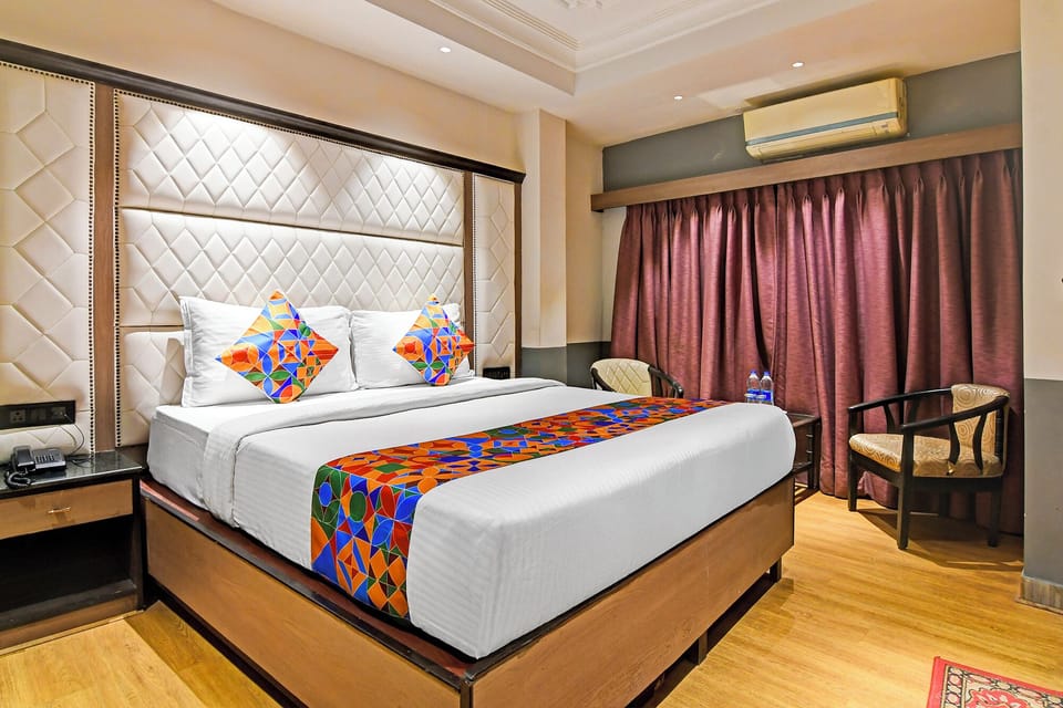 Egyptian cotton sheets, premium bedding, in-room safe, WiFi (free)