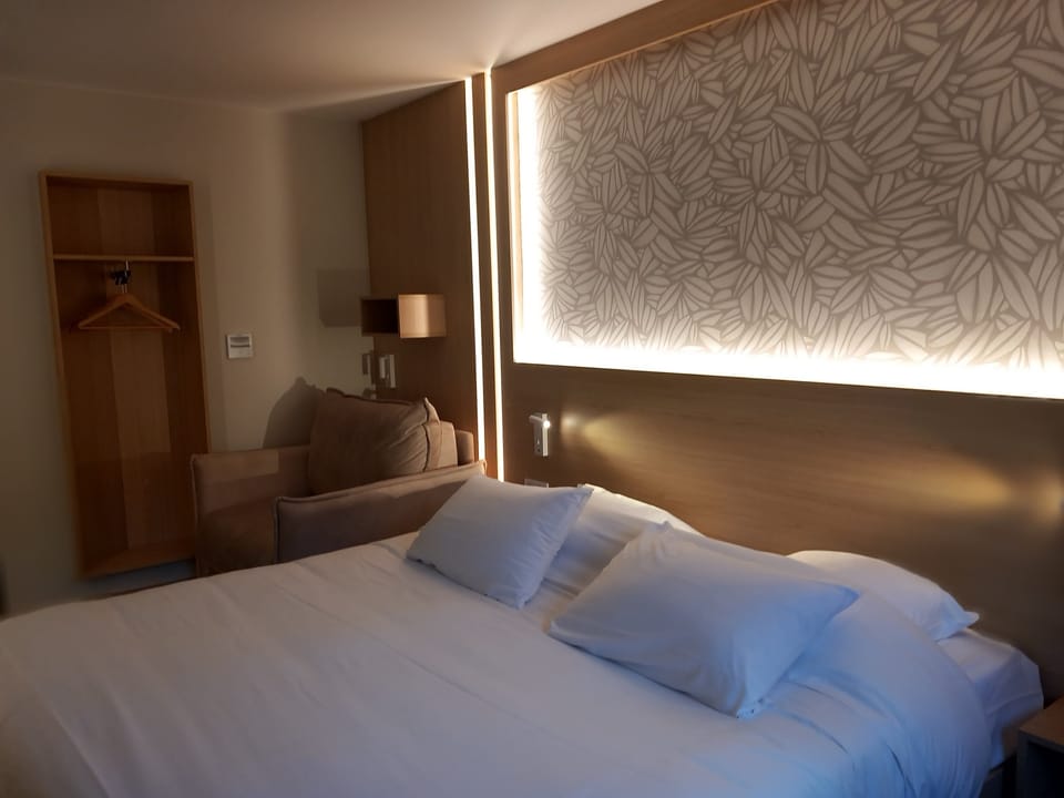 Comfort Room | Desk, soundproofing, WiFi (free), bed sheets