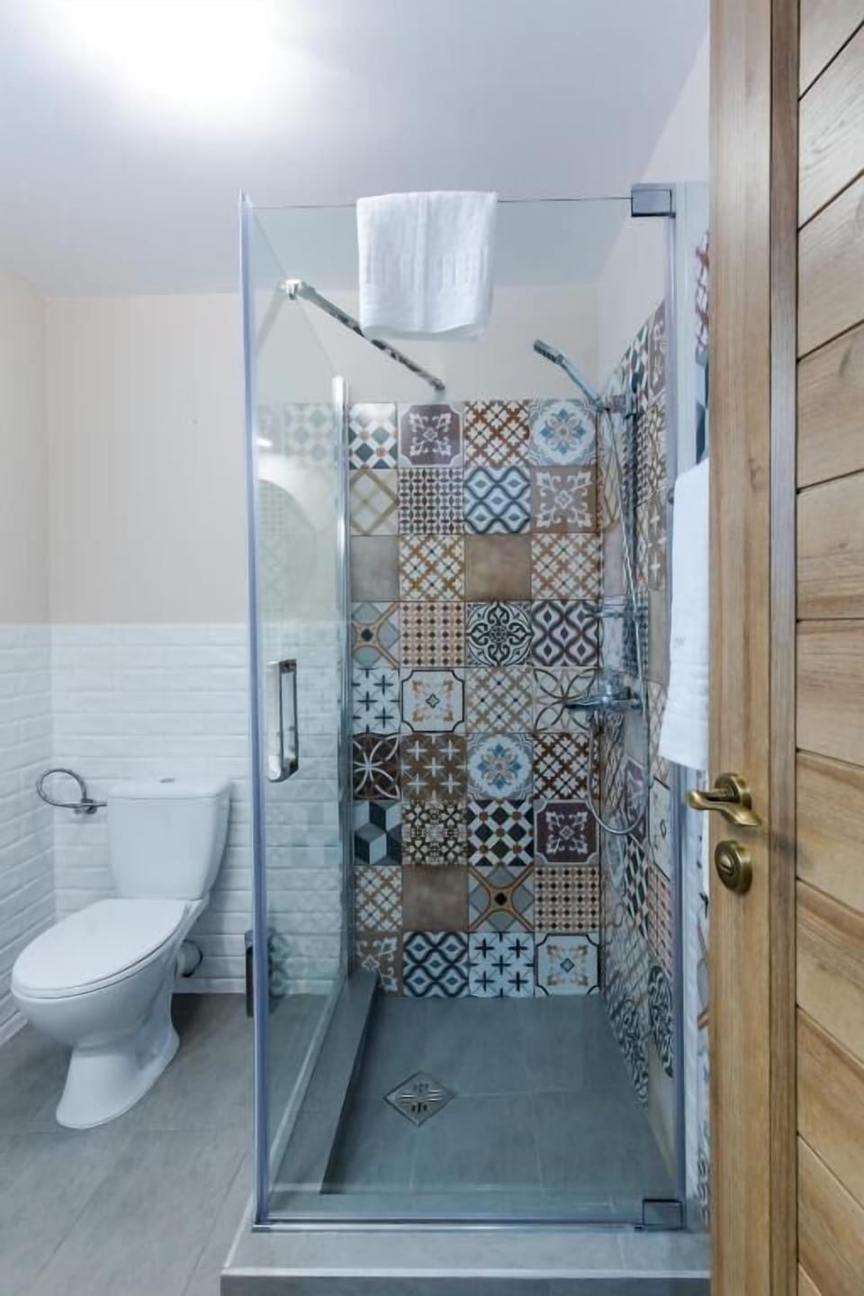 Standard Double or Twin Room | Bathroom | Shower, hair dryer, towels, soap