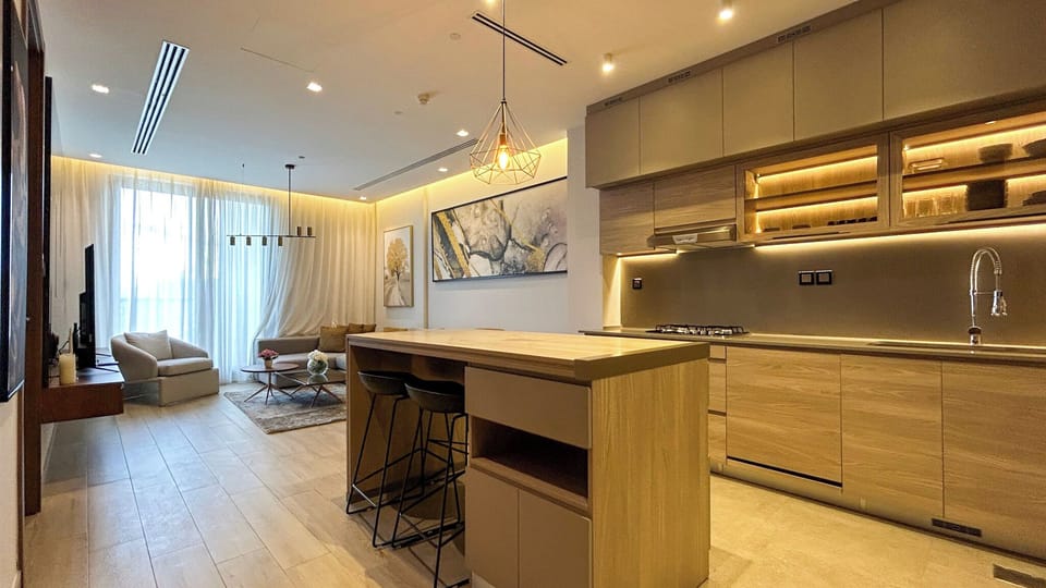 Superior Apartment, 1 Bedroom, Pool View | Private kitchen | Fridge, microwave, oven, stovetop