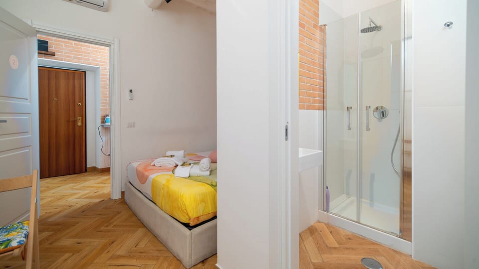 Room | Free WiFi