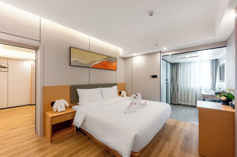 Executive Room | Laptop workspace, free WiFi