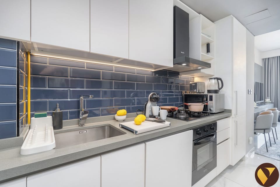 City Apartment, Balcony, Canal View | Private kitchen | Microwave, oven, stovetop, electric kettle