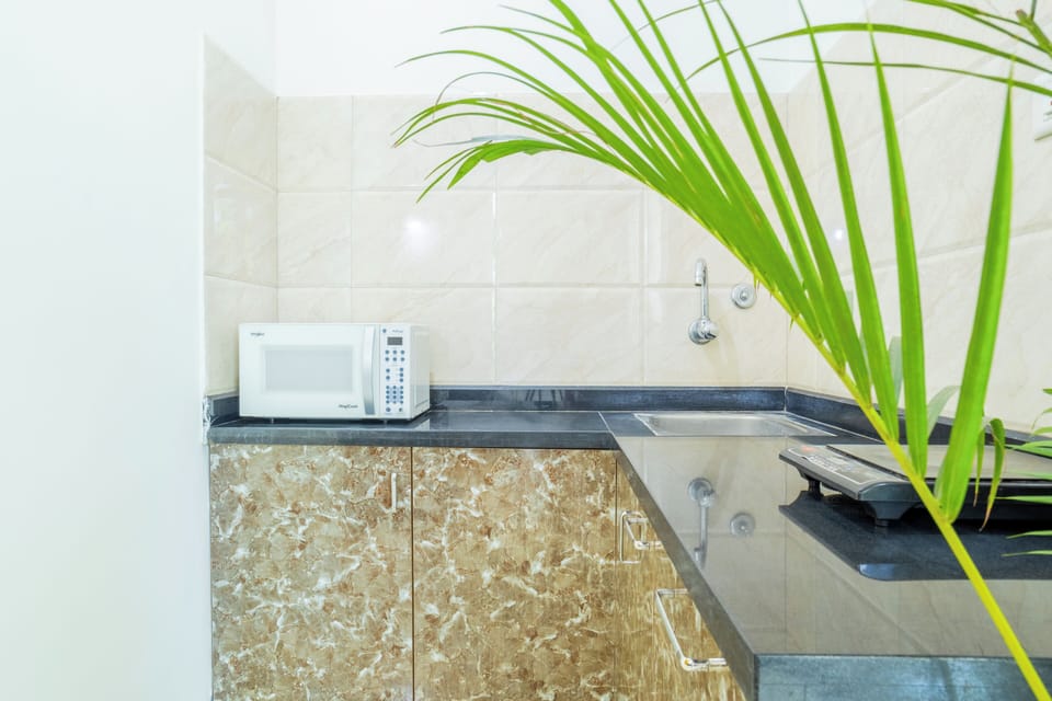 Studio, City View | Private kitchenette | Fridge, microwave, oven, dishwasher